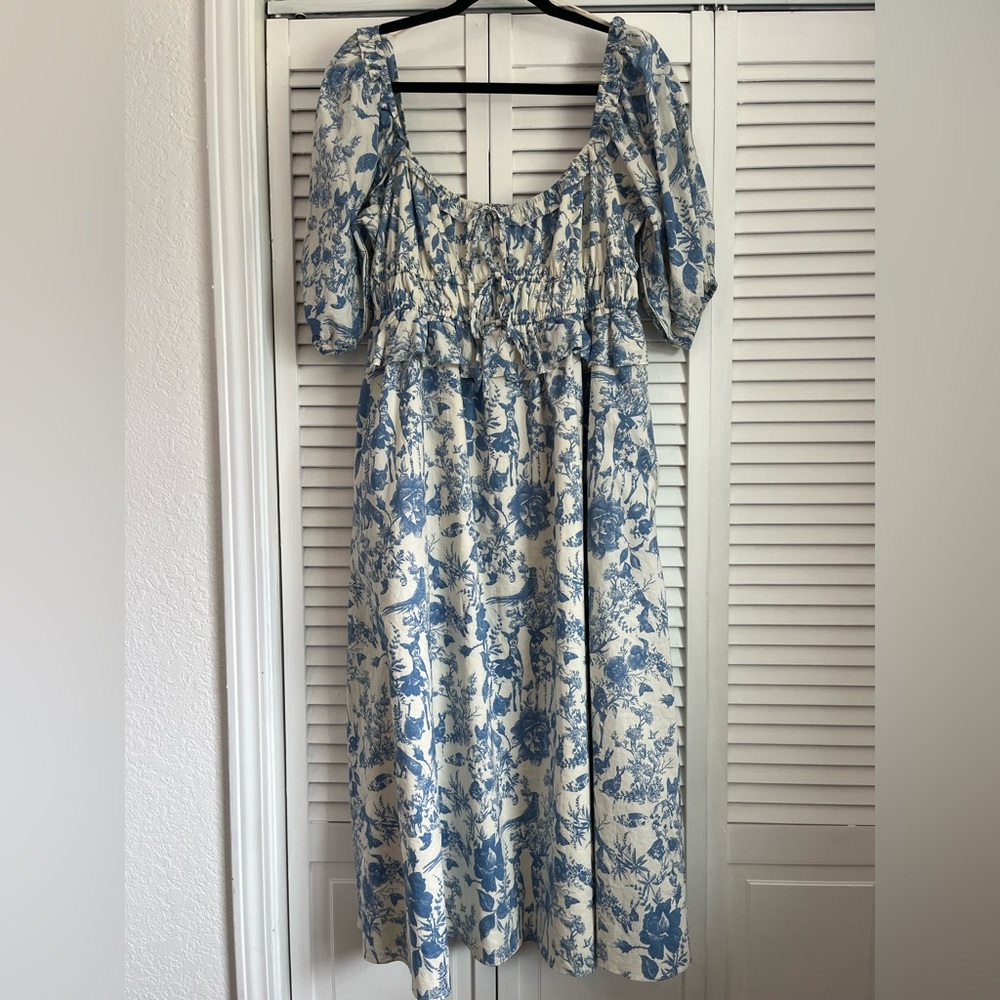 AUREUM Elegant Blue and Cream Maxi Dress